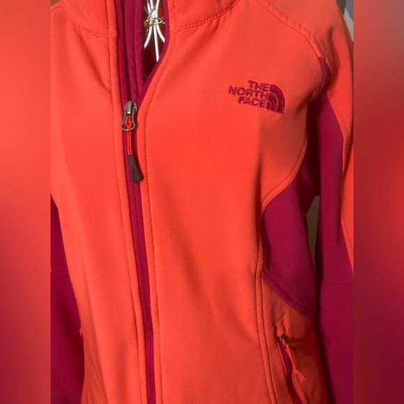 The North Face Women's Vibrant Orange and Pink Ski Jacket - Picture 2 of 16